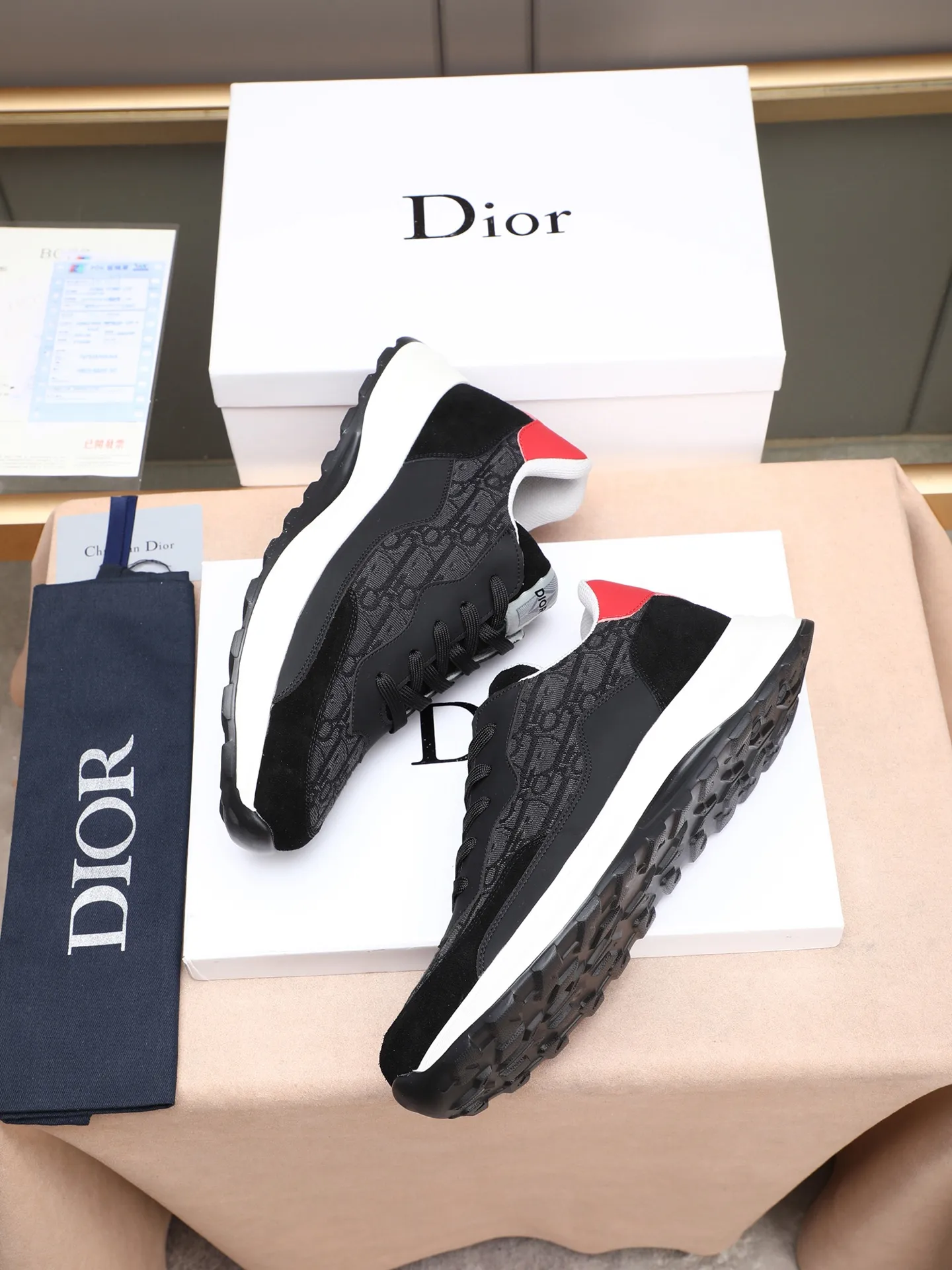 🆕🆕🆕Men's Shoes💰P460 Dior's avant-garde and versatile fashionable men's shoes are privately modeled, calfskin stitched with Dior's special waterproof fabric, fashionable, simple, stylish, eye-catching and classy. It will subvert old ideas and be a must-have for fashionistas who want to spend time with you! Must keep it for yourself! High-end comfort but low-end, high-end quality workmanship. Code number: 38-44 (45 customized) 4 colors for your choice [kiss][kiss][kiss]
